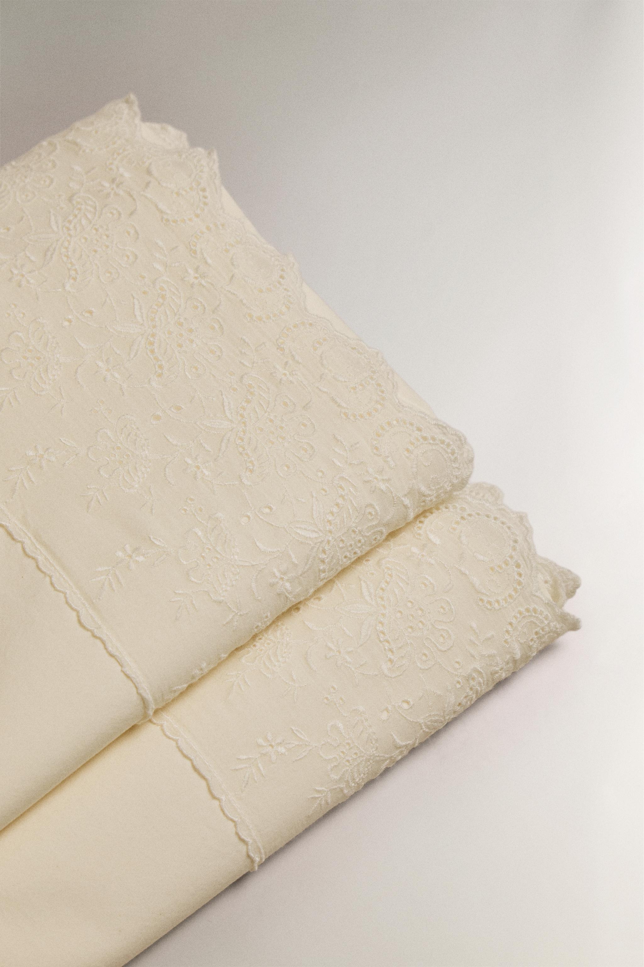 EMBROIDERED PERCALE FLAT SHEET (200 THREAD COUNT)